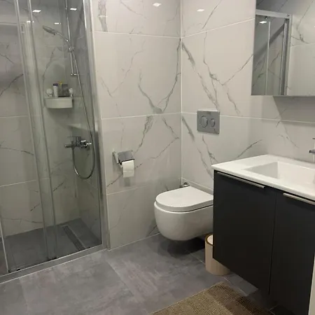 Wakacyjny W Courtyard Long דירה