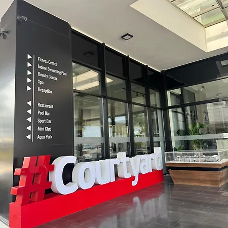 Wakacyjny W Courtyard Long *