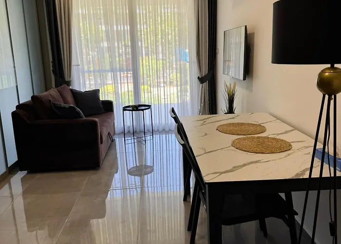 Wakacyjny W Courtyard Long *